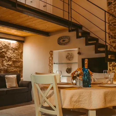 Hillary S Loft Charming Stone In Old Town 아파트