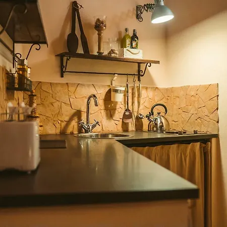 Hillary S Loft Charming Stone In Old Town 아파트 *