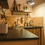 Hillary S Loft Charming Stone In Old Town Apartmán *